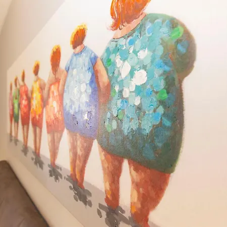 Apartment Trafalgar 253 *